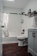 Cozy Modern Villa in New Castle