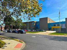 Cozy Unit King bed Laundry