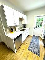 Cozy Unit King bed Laundry