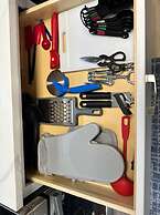 Cozy Unit King bed Laundry