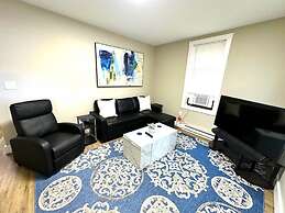 Cozy Unit King bed Laundry