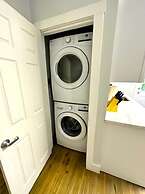 Cozy Unit King bed Laundry