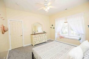 Bay Oak Beach Cottage