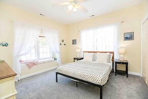 Bay Oak Beach Cottage