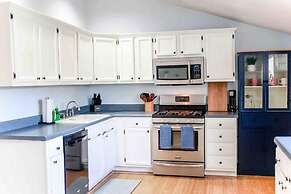 Bay Oak Beach Cottage