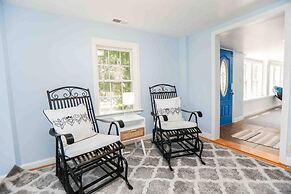 Bay Oak Beach Cottage