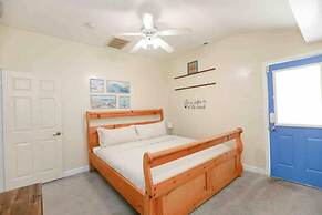 Bay Oak Beach Cottage