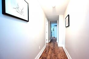 Park Place- Cozy Modern Space Fully Updated Fast Wifi Good Coffee and 