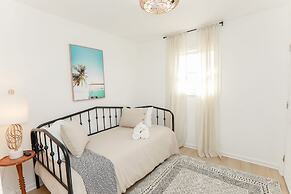 Bayside Bliss in the Heart of East Ocean View