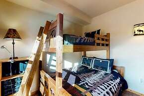Tenderfoot Lodge 2 Bedroom at the Mountain House Base