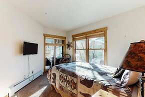 Tenderfoot Lodge 2 Bedroom at the Mountain House Base