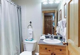 Tenderfoot Lodge 2 Bedroom at the Mountain House Base