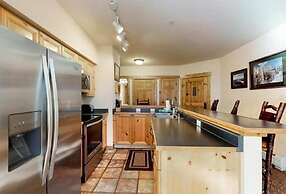 Tenderfoot Lodge 2 Bedroom at the Mountain House Base