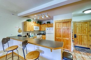 Tenderfoot Lodge 1 Bedroom at the Mountain House Base