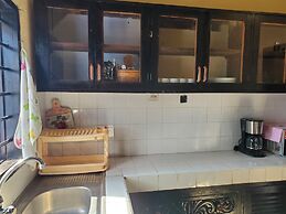 4 bedroom villa with a kitchen