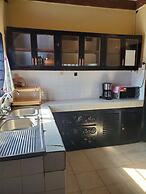 4 bedroom villa with a kitchen