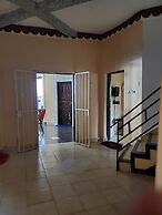 4 bedroom villa with a kitchen