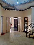 4 bedroom villa with a kitchen