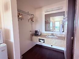 Hardin Lodge By Capital O Little Bighorn Battlefield I-90