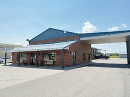 Hardin Lodge By Capital O Little Bighorn Battlefield I-90