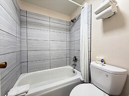 Hardin Lodge By Capital O Little Bighorn Battlefield I-90