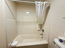 Hardin Lodge By Capital O Little Bighorn Battlefield I-90