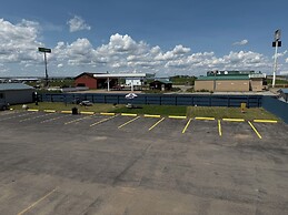 Hardin Lodge By Capital O Little Bighorn Battlefield I-90