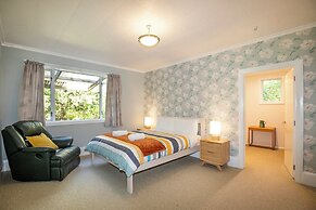 Cliffscapes Holiday House