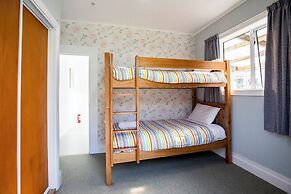 Cliffscapes Holiday House