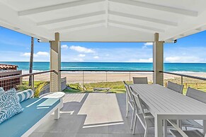 Albatross Beachfront 3 Bedroom Apartment