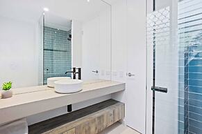 Mermaid Beachside Apartment - Direct Beach Access