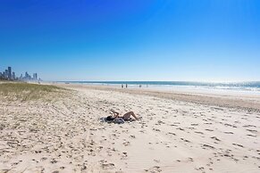 Mermaid Beachside Apartment - Direct Beach Access