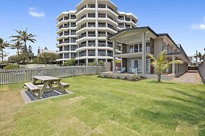 Mermaid Beachside Apartment - Direct Beach Access