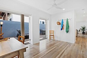 Mermaid Beachside Apartment - Direct Beach Access