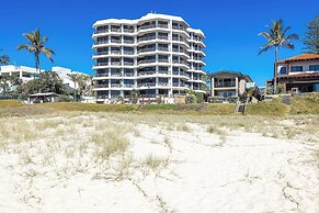 Mermaid Beachside Apartment - Direct Beach Access