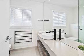 Albatross Beachfront 3 Bedroom Apartment