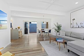 Mermaid Beachside Apartment - Direct Beach Access