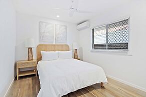 Mermaid Beachside Apartment - Direct Beach Access