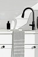 HERA Treehouse Fredericksburg