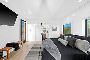 HERA Treehouse Fredericksburg