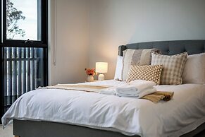 StayAU Stylish 3BR Sea Breeze Mordialloc