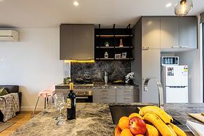 StayAU Stylish 3BR Sea Breeze Mordialloc