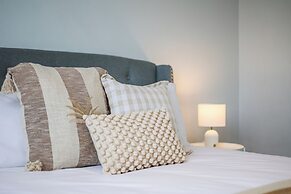 StayAU Stylish 3BR Sea Breeze Mordialloc