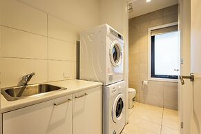 StayAU Stylish 3BR Sea Breeze Mordialloc