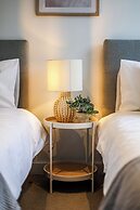 StayAU Stylish 3BR Sea Breeze Mordialloc