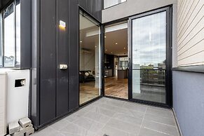 StayAU Stylish 3BR Sea Breeze Mordialloc