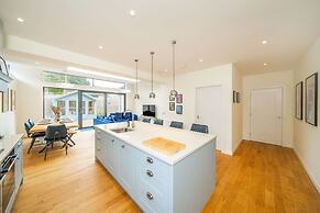 Newhall Gardens - Botanical Bliss