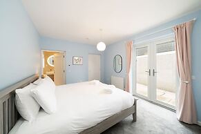 Newhall Gardens - Botanical Bliss