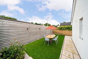 Newhall Gardens - Botanical Bliss