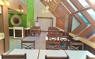 Hotel KUBER PALACE - Sea beach & Temple